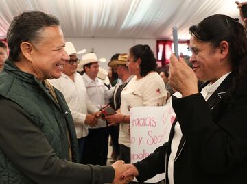 Menchaca respalda a Sheinbaum y entrega apoyos al campo en Epazoyucan