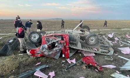 Una persona sin vida tras volcar camioneta en Villa de Tezontepec