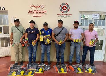 "Ridículo", así calificó la ciudadanía el equipamiento que recibieron los elementos de Protección Civil de Jaltocan en Hidalgo por parte del ayuntamiento