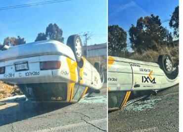 En zona metropolitana de Pachuca, vuelca taxi en bulevar Las Torres