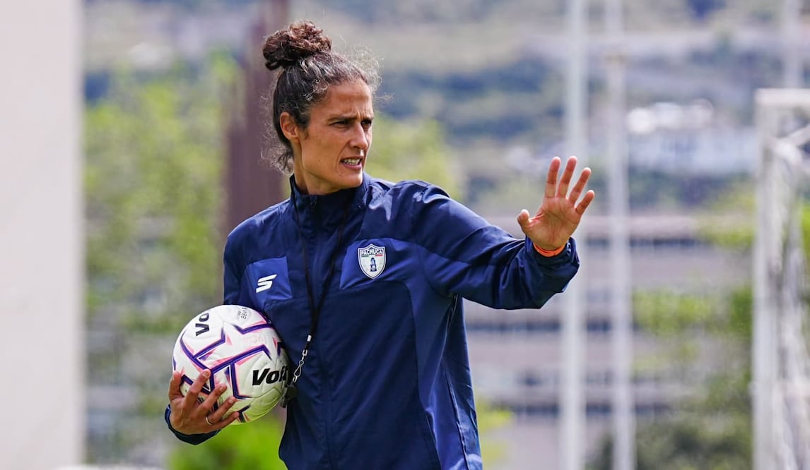 Montse Tomé, estratega asturiana fue presentada este miércoles en la sala de prensa del Pabellón Tuzo I Foto: FB Pachuca femenil