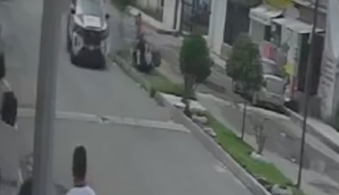 Una patrulla arrolló a una motocicleta en Tulancingo I Foto: Especial