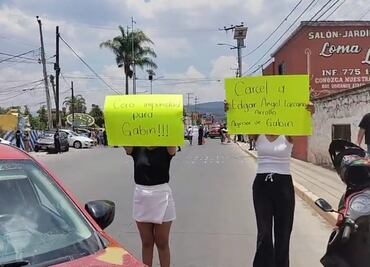 Vecinos de Santiago Tulantepec bloquean carretera por brutal agresión a Gabin, un perro maltratado