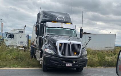 Tráiler se parte en dos tras choque en la carretera México-Pachuca