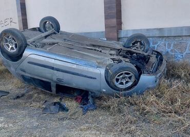 Auto volcado y abandonado en la México-Pachuca moviliza a autoridades