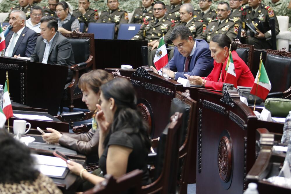 En el caso de Valera Piedras, coordinador de la bancada del GPI, no podrá hacerlo, debido a que es la segunda legislatura consecutiva que ocupa un escaño  Foto: Luis Soriano