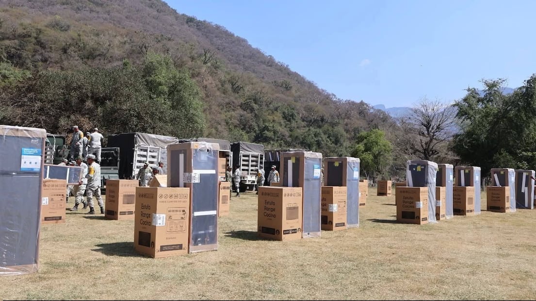 Continúa la entreta de enseres domésticos a las personas afectadas por las lluvias en Hidalgo I Foto: Especial