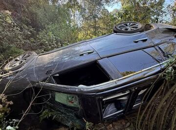 Automóvil cae a barranco en el pueblo mágico de Zimapán; hay un lesionado 