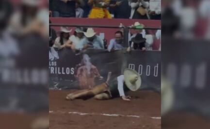 Jinete resulta lesionado en evento de charrería en Pachuca tras caída en el "paso de la muerte"