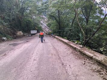 Controlarán tránsito en carretera de Pisaflores por derrumbe