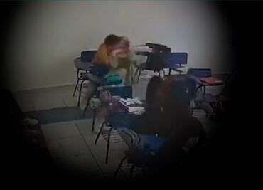 Le aplican llave china a estudiante de Pachuca en salón de clases