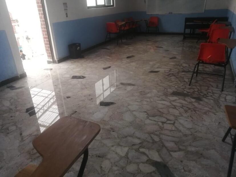Las lluvias de los últimos días han ocasionado la caída de plafones e inundaciones en los salones de las instalaciones de la Escuela de Música del Estado de Hidalgo (EMEH) I Foto: Giovanny Flores
