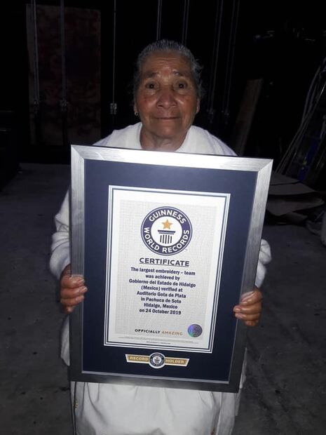 Tejiendo Tradiciones: El Tenango más Grande del Mundo Deslumbra en Pachuca | Foto: Especial