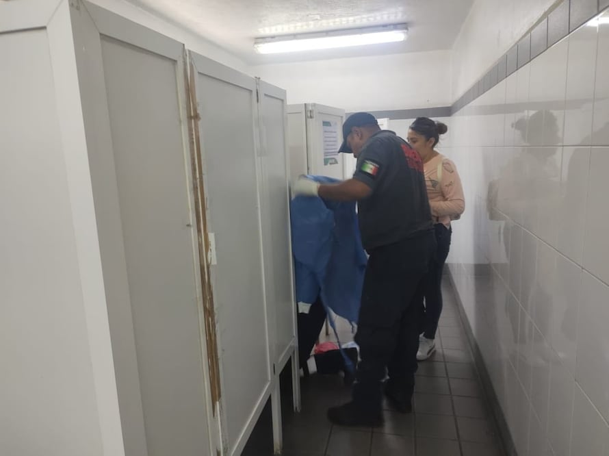 Una mujer da a luz en los baños de Tula I Foto: Especial