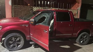 Atacan con bomba casera camioneta de docente en Tlanchinol