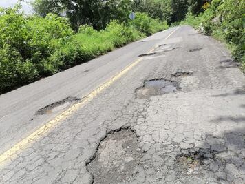 Habitantes de Tlanchinol exigen reparación de carretera México-Tampico