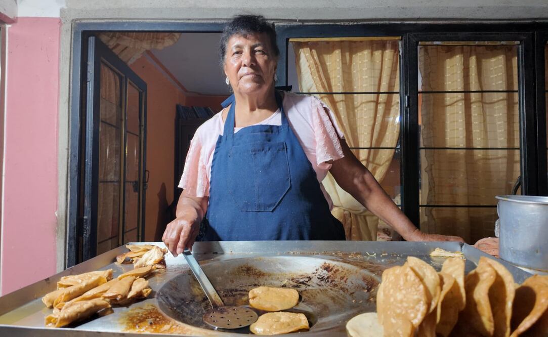 Doña "Rosita" ganó concursos de enchiladas, con orgullo guarda algunas publicaciones que le han hecho I  Foto: Gerardo Campa
