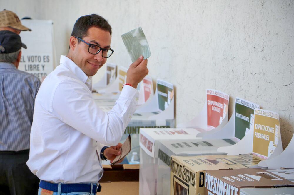 La empresa Parametría al realizar una encuesta de salida durante la jornada electoral de este día, da como ganador a la Presidencia Municipal de Pachuca a Jorge Alberto Reyes con un amplio margen de 32 puntos sobre Benjamín Rico