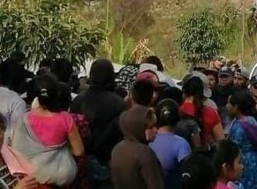 Por obra inconclusa retienen funcionarios en comunidad de Huejutla