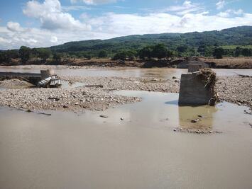Habitantes de Coatzonco, Huautla, exigen rehabilitación de camino inundado