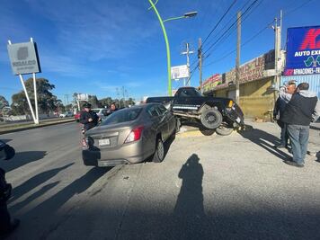 Accidente vial en bulevar Colosio interrumpe la circulación