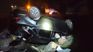 Vehículo volcado y abandonado moviliza a autoridades en la México-Pachuca