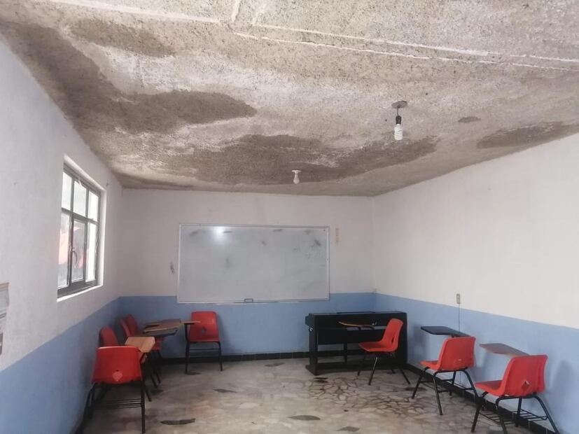 Las lluvias de los últimos días han ocasionado la caída de plafones e inundaciones en los salones de las instalaciones de la Escuela de Música del Estado de Hidalgo (EMEH) I Foto: Giovanny Flores