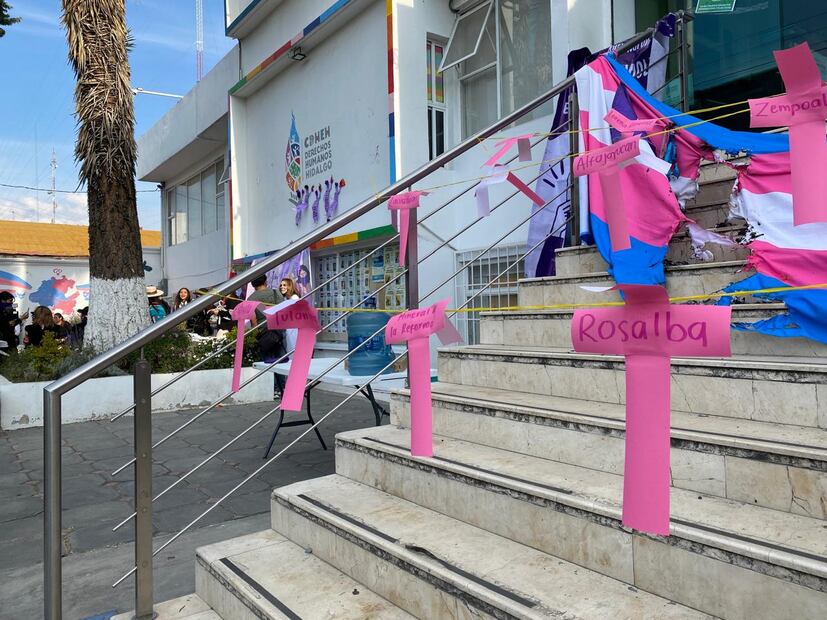Por el 25N, mujeres protestaron de manera pacífica en las instalaciones de la Comisión de Derechos Humanos de Hidalgo, en avenida Juárez  I foto: Luis Soriano