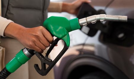 Prepárate para dar el grito: no habrá subsidio para la gasolina Magna, toca pagar la cuota del IEPS completita