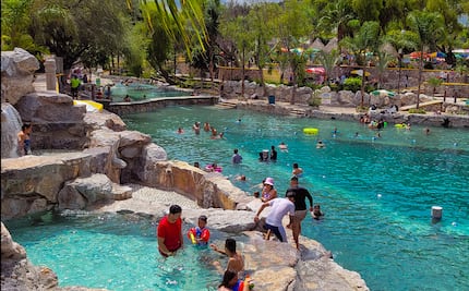Turista es hospitalizado tras accidente en parque acuático de Ixmiquilpan