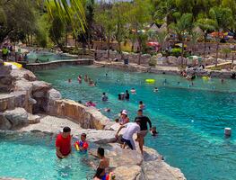 Ingreso por turismo en México suma 2.25 mil mdd en agosto de 2025