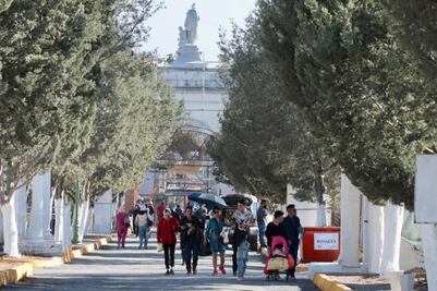 Prevén 25 mil visitantes al panteón por Día de Muertos  