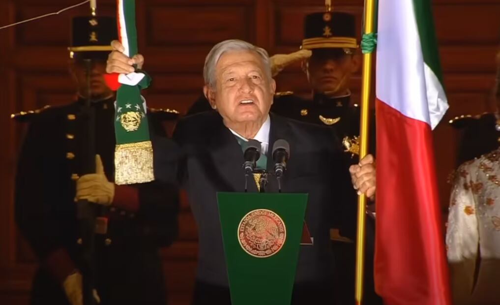 Andrés Manuel López Obrador dando el grito al zócalo vacío por pandemia en el 2020. Foto: Captura de pantalla del canal Andrés Manuel López Obrador