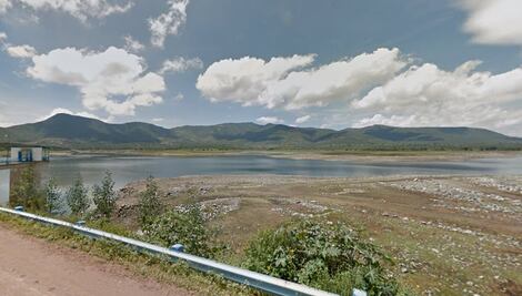 Descargan agua de la presa Rojo Gómez a la Vicente Aguirre en Alfajayucan