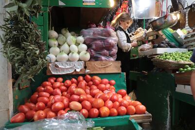 Suben jitomate, chiles y transporte; inflación anual se ubica en 4.53% en abril