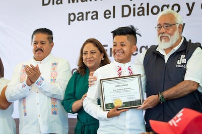 Reconocen a joven de Ixmiquilpan con la Medalla al Mérito a Favor de la Diversidad Cultural