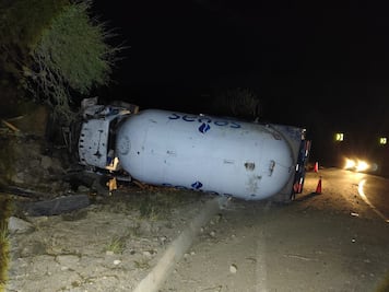 Vuelca pipa de gas LP en Metztitlán; se descartan fugas