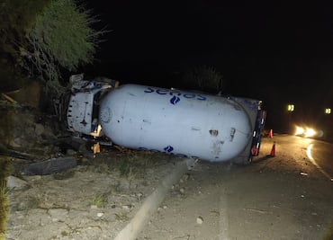 Vuelca pipa de gas LP en Metztitlán; se descartan fugas