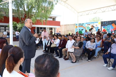 Natividad Castrejón entregó certificados a egresados del CECyTEH