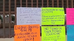 Padres de familia exigen un maestro y abrir otra aula en telesecundaria de Ixmiquilpan