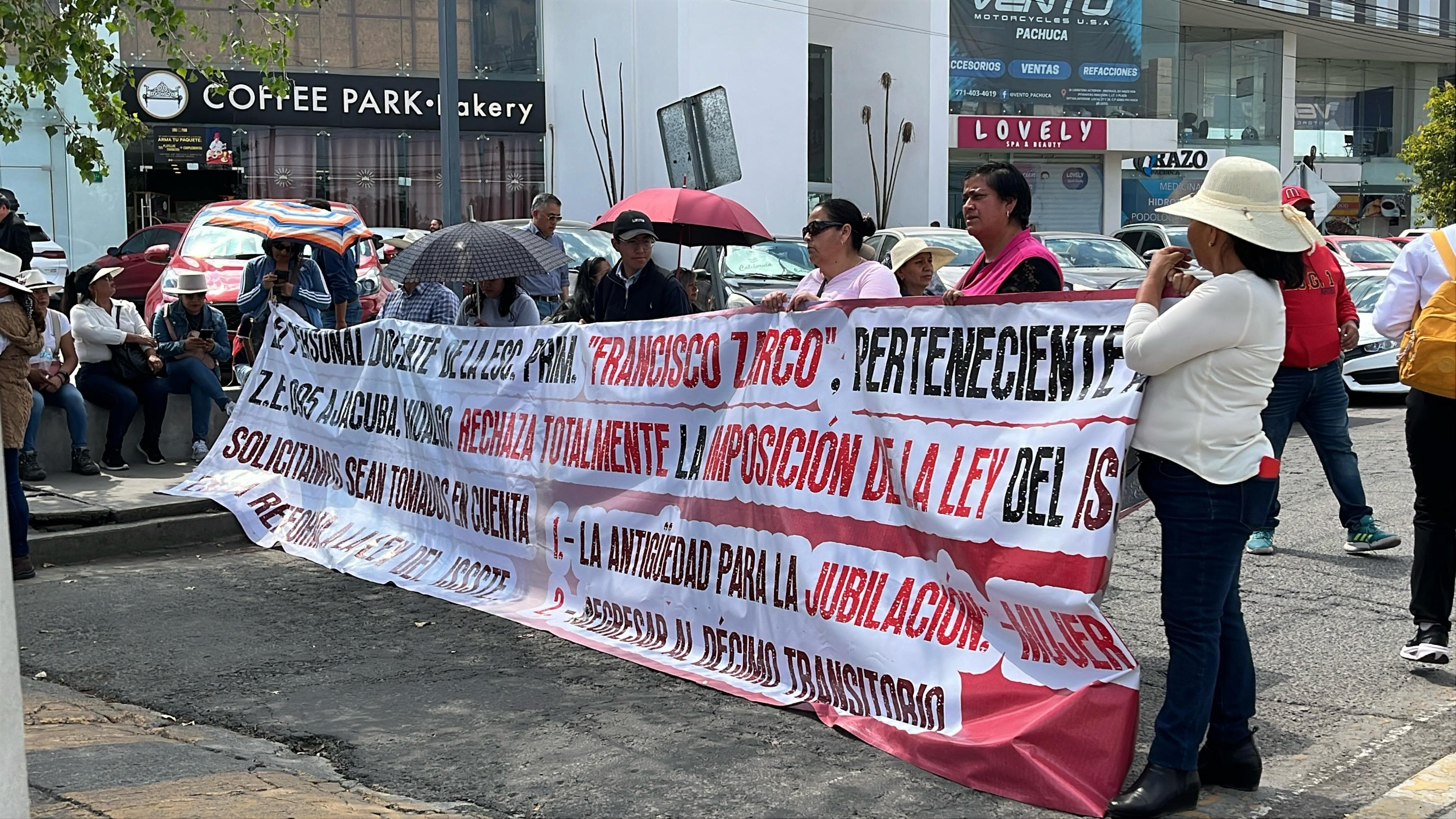 Maestros protestan en Hidalgo contra reforma a la Ley del ISSSTE | El ...