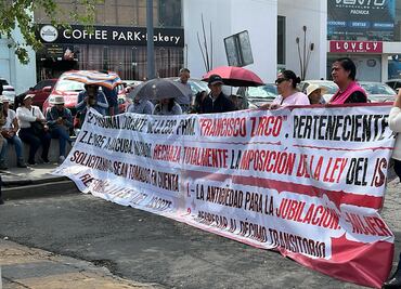 Maestros protestan en Hidalgo contra reforma a la Ley del ISSSTE