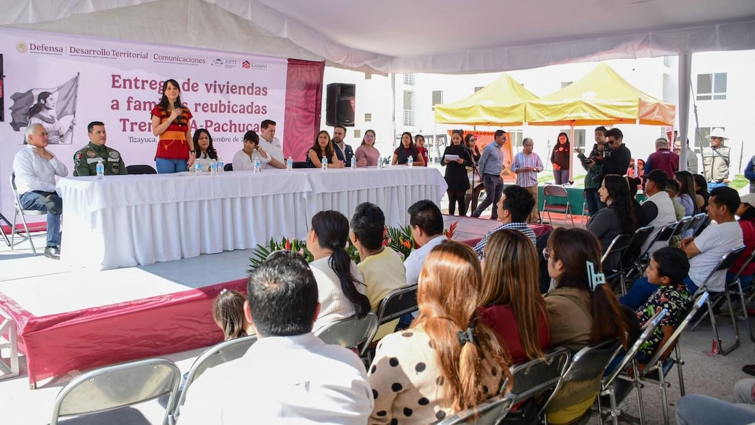 Entregan 23 viviendas a familias reubicadas por obra del tren AIFA–Pachuca en Tizayuca | Foto: especial