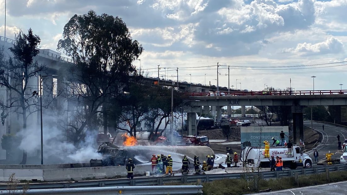 Explosión de pipa de gas en Puente de la Concordia moviliza a cuerpos de emergencia | Foto: Valente Rosas