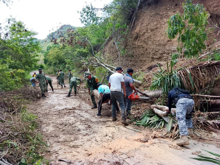 El Ejército Mexicano solo acudió una sola vez a brindar el apoyo al municipio de Xochiatipan | Foto: Especial