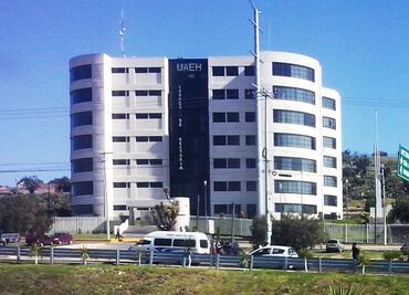 UAEH niega adeudo millonario por consumo de agua; rector defiende derecho al servicio