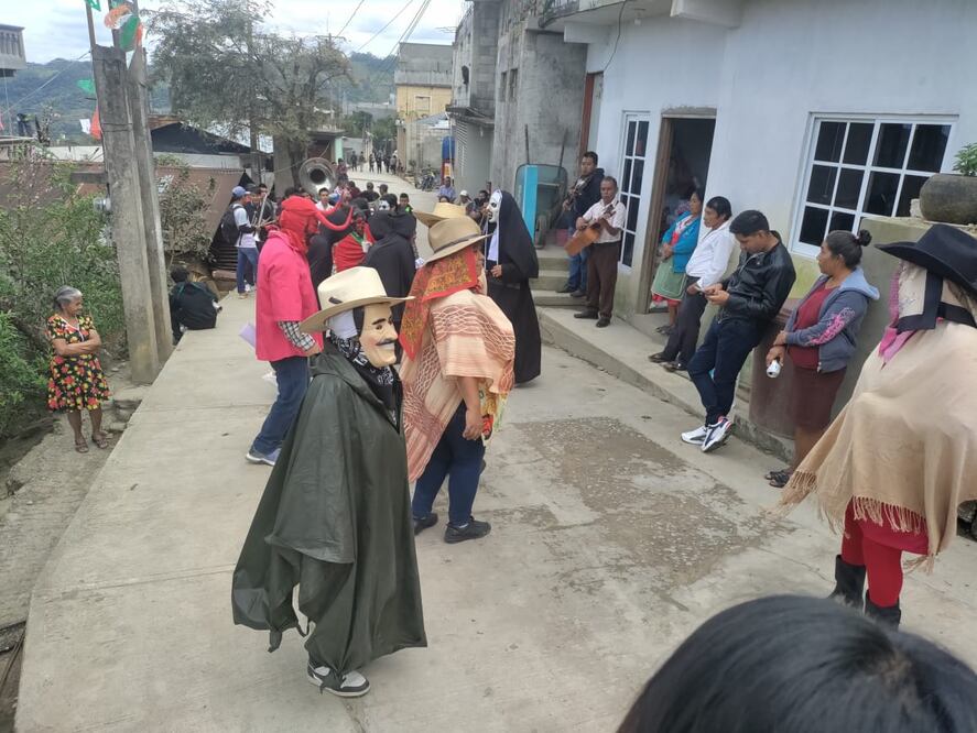 El carnaval inició este fin de semana y el marte 13 será el día en que en los pueblos y comunidades de más de 50 municipios de Hidalgo se vive la tradición | Foto: Francisco Bautista