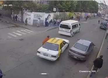 Supervisor de la Semot es arrastrado por taxi en operativo en Tulancingo