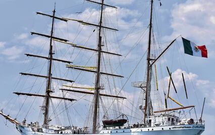 Buque Escuela Cuauhtémoc reanuda sus operaciones tras choque en puente de Brooklyn 