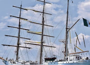 Buque Escuela Cuauhtémoc reanuda sus operaciones tras choque en puente de Brooklyn